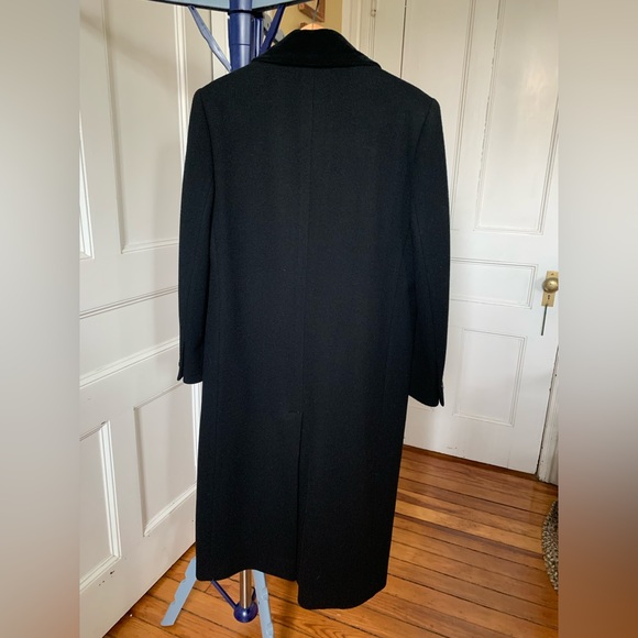 Woman’s Black WOOL. Overcoat - Picture 2 of 8